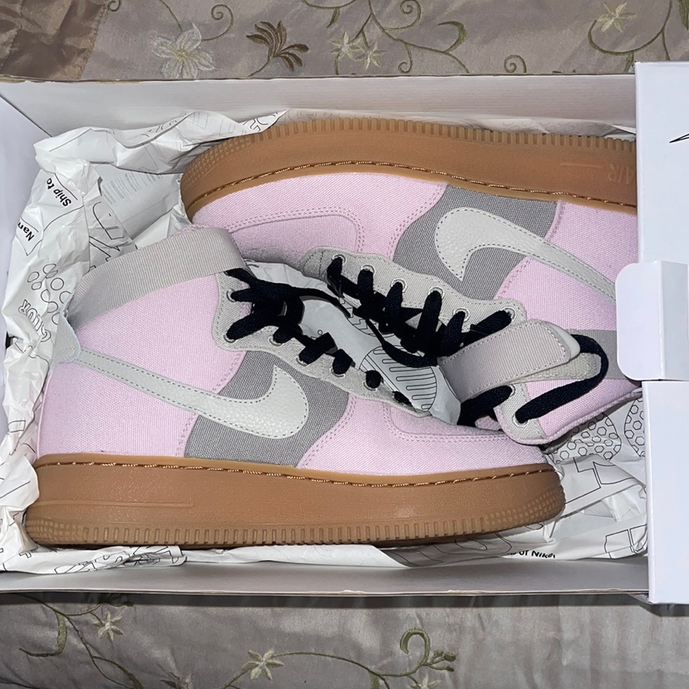 NIKE BY YOU PINK SIZE 7.5